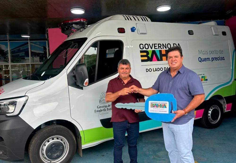 Ambulância adquirida por meio de emenda parlamentar do Deputado Marquinho Viana reforça frota da saúde em Barra da Estiva.